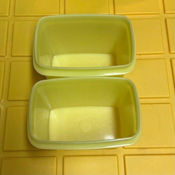 Tupperware Yellow Rectangular Plastic Food Storage Containers Set of 2 Snap Lid - Picture 7 of 9
